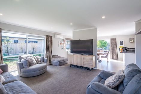 Photo of property in 5 Pearson Place, Paraparaumu, 5032