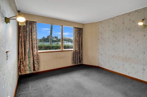 Photo of property in 16 Milne Street, Hunterville, 4730