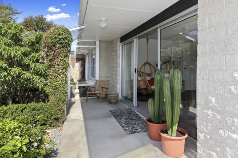 Photo of property in 16 Oakfield Street, Burnside, Christchurch, 8053