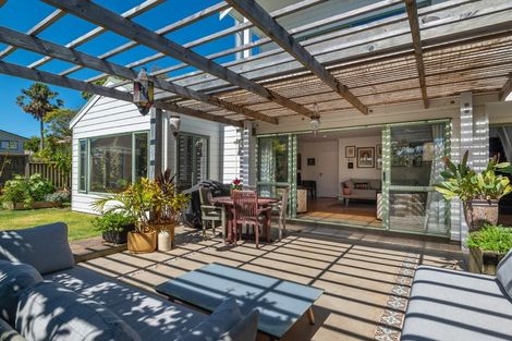 Photo of property in 2/13 Montgomery Avenue, Belmont, Auckland, 0622
