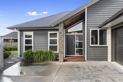 Photo of property in 27 Teatree Close, Huntington, Hamilton, 3210