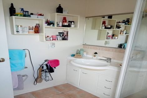 Photo of property in 9 San Fernando Way, Henderson, Auckland, 0612