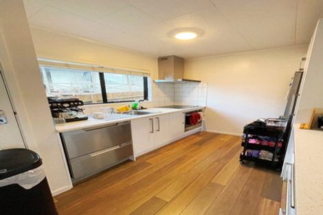 Photo of property in 2/1 Landsdale Place, Massey, Auckland, 0614