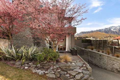 Photo of property in Rahiri Apartments, 1/23 Adelaide Street, Queenstown, 9300