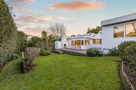 Photo of property in 16 Prestige Place, Castor Bay, Auckland, 0620