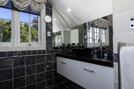 Photo of property in 16 Hinewa Road, Otumoetai, Tauranga, 3110