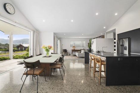 Photo of property in 5 Azalea Lane, Waipahihi, Taupo, 3330