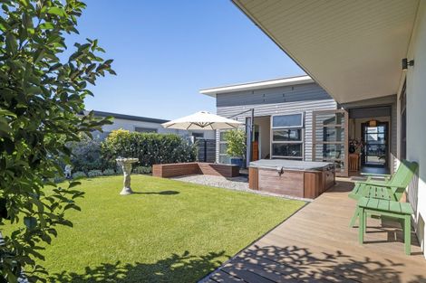 Photo of property in 9 Pukenamu Road, Rainbow Point, Taupo, 3330