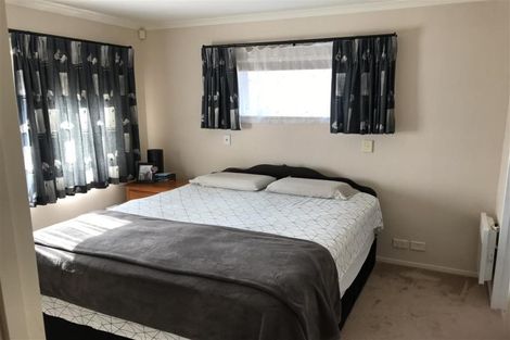Photo of property in 11 Magic Way, Randwick Park, Auckland, 2105