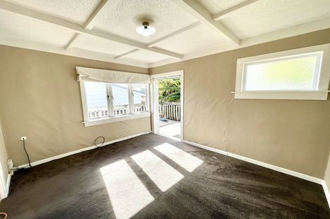 Photo of property in 1 Garadice Road, Rothesay Bay, Auckland, 0630
