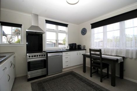 Photo of property in 26 Ross Street, Woodville, 4920