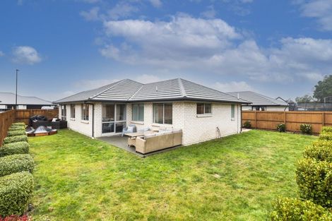 Photo of property in 28 Evelyn Crescent, Marshland, Christchurch, 8083