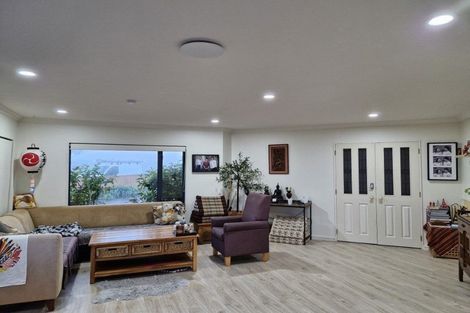 Photo of property in 11 Royal Heights, Glen Avon, New Plymouth, 4312