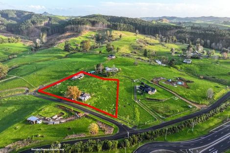 Photo of property in 8 Old Barn Road, Waitakaruru, 3576