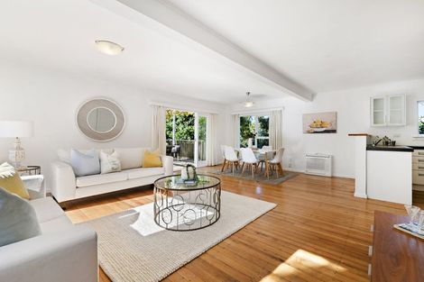 Photo of property in 1a/1 Scarboro Terrace, Murrays Bay, Auckland, 0630