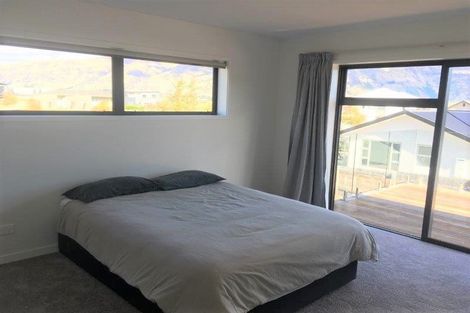 Photo of property in 34 Minaret Ridge, Wanaka, 9305