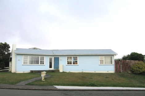 Photo of property in 1 Gow Street, Newlands, Wellington, 6037