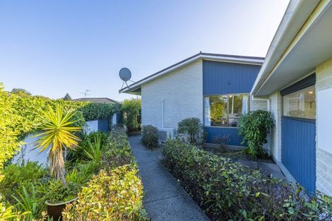 Photo of property in 15 Rosebank Grove, Waikanae, 5036