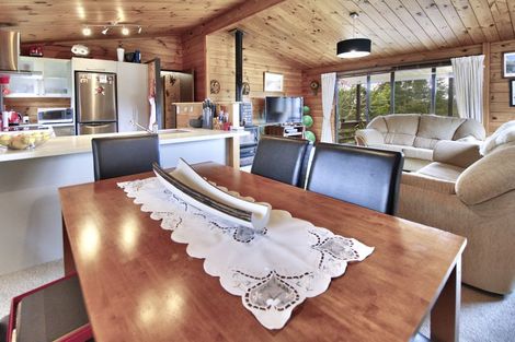 Photo of property in 32 Longfellow Parade, Glen Eden, Auckland, 0604