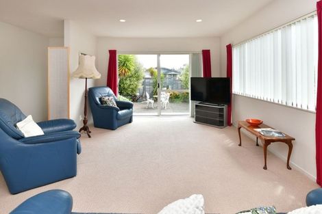 Photo of property in 1/4 Rosario Crescent, Red Beach, 0932