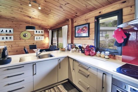 Photo of property in 32 Longfellow Parade, Glen Eden, Auckland, 0604