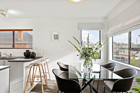 Photo of property in 15 Margan Avenue, New Lynn, Auckland, 0600