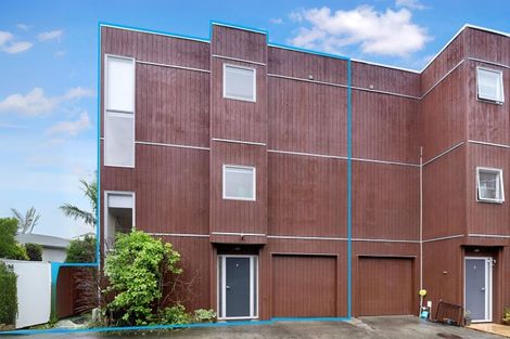 Photo of property in 76n Edmonton Road, Henderson, Auckland, 0612