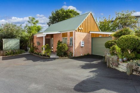 Photo of property in 2/34 Waipuia Place, Greenhithe, Auckland, 0632