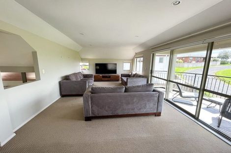 Photo of property in 60 Grammar School Road, Pakuranga, Auckland, 2010