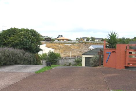 Photo of property in 9 Queen Natalie Place, Massey, Auckland, 0614