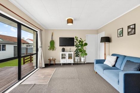 Photo of property in 2/27 Nuffield Avenue, Marewa, Napier, 4110