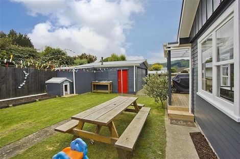 Photo of property in 10 Gardiner Grove, Wainuiomata, Lower Hutt, 5014
