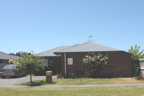 Photo of property in 15a Rue De La Mare, Parklands, Christchurch, 8083