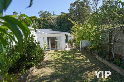 Photo of property in 38f2 Salford Street, Newlands, Wellington, 6037