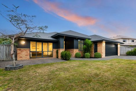 Photo of property in 8 Tararua Close, Aotea, Porirua, 5024