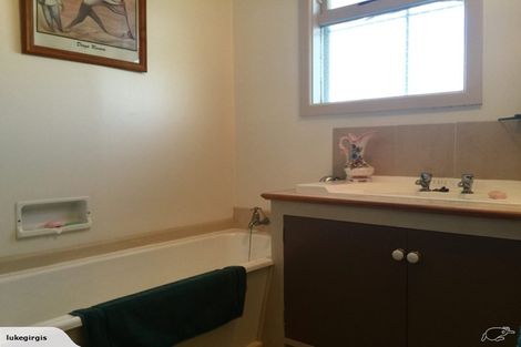 Photo of property in 18 Rowan Avenue, Aranui, Christchurch, 8061