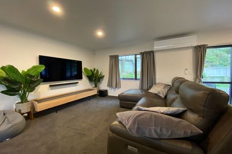 Photo of property in 4a Stella Grove, Newlands, Wellington, 6037