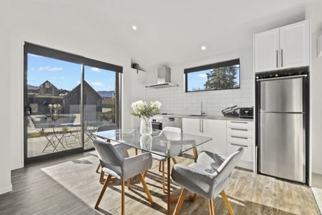 Photo of property in 22 Huxley Place, Lake Hayes, Queenstown, 9304