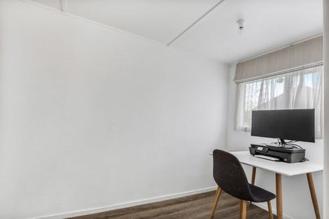 Photo of property in 2/3 Pohutukawa Avenue, Shelly Park, Auckland, 2014