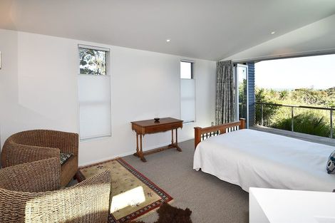 Photo of property in 9 Domain Crescent, Muriwai, Waimauku, 0881