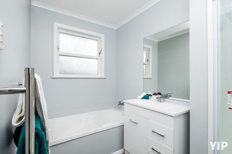 Photo of property in 44 Somes Crescent, Newlands, Wellington, 6037