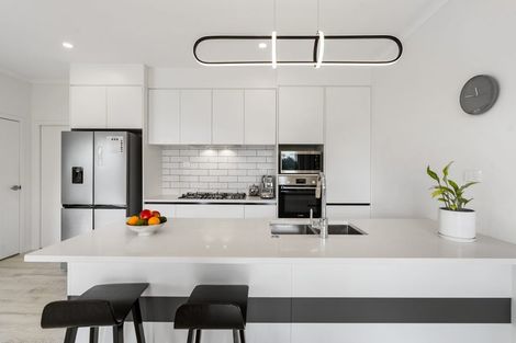 Photo of property in 562a Beach Road, Rothesay Bay, Auckland, 0630