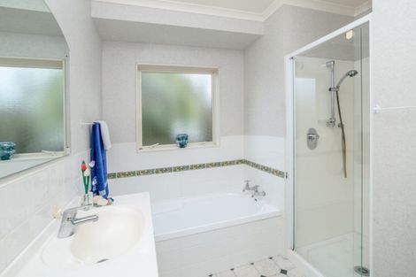 Photo of property in 10 Oak View Place, Greytown, 5712