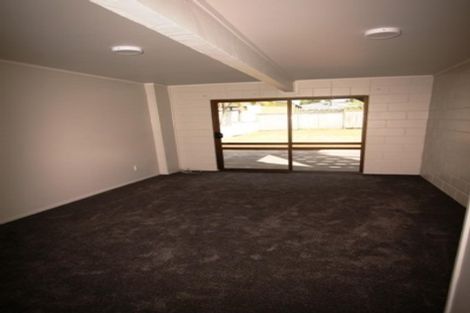 Photo of property in 42 Roberts Road, Te Atatu South, Auckland, 0610