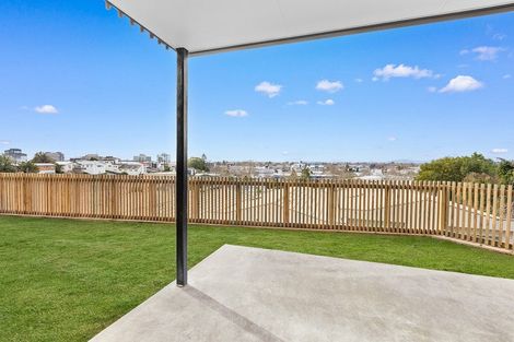 Photo of property in 2/12 Ruakiwi Road, Hamilton Lake, Hamilton, 3204