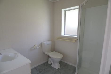 Photo of property in 72 Kingdale Road, Henderson, Auckland, 0610