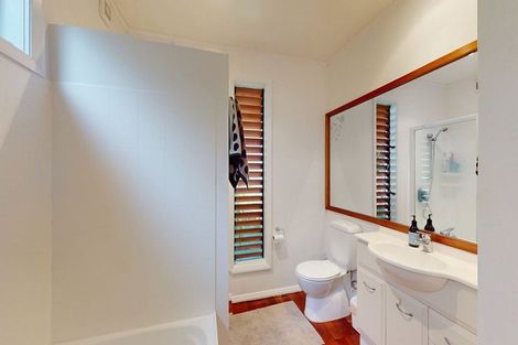 Photo of property in 88 Nevay Road, Karaka Bays, Wellington, 6022