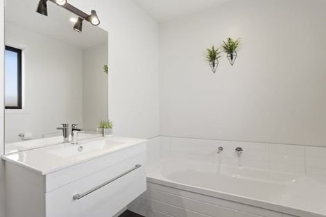 Photo of property in 14 Northmoor Boulevard, Rolleston, 7615
