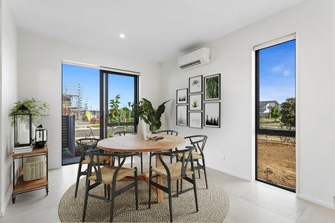 Photo of property in 36 Viridian Avenue, Rosehill, 2113
