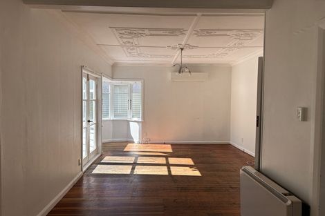 Photo of property in 5 Westland Road, Mount Cook, Wellington, 6021